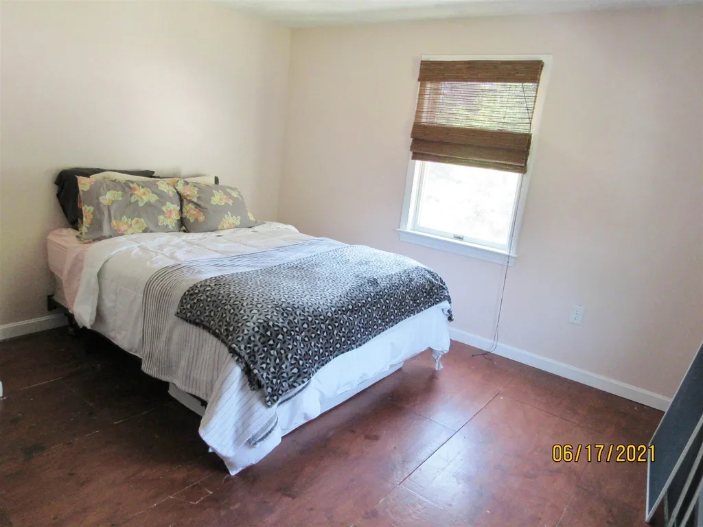 34 Scobie Pond Road Derry NH 03038