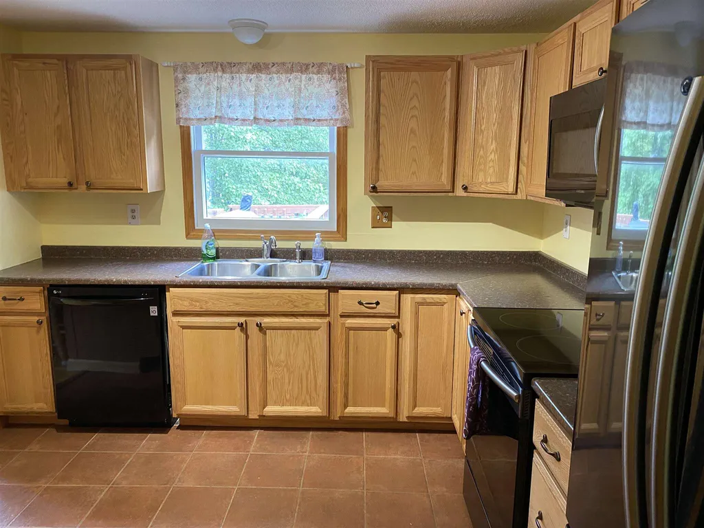 140 Hunter Lane Barrington NH 03825