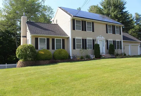 10 Thurstons Drive Hudson NH 03051