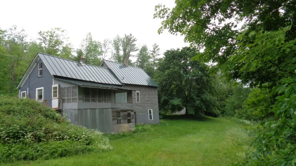 1363 Vt Route 132 Sharon VT 05065