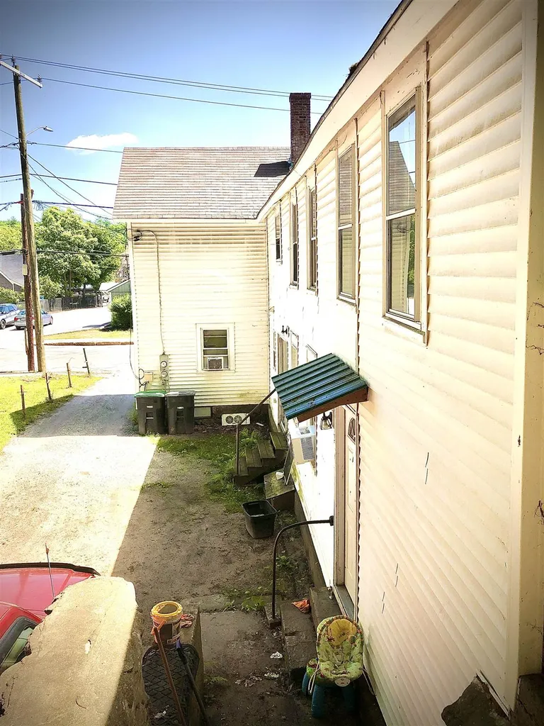 38 West Bow Street Franklin NH 03235