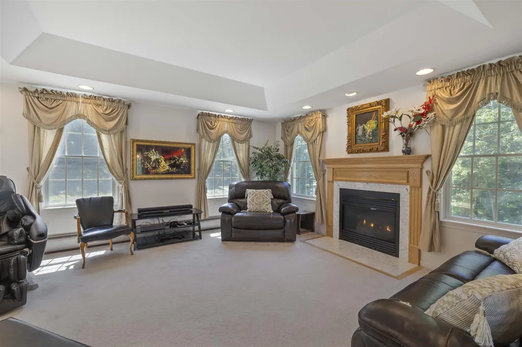 8 Heather Lane Hanover NH 03755
