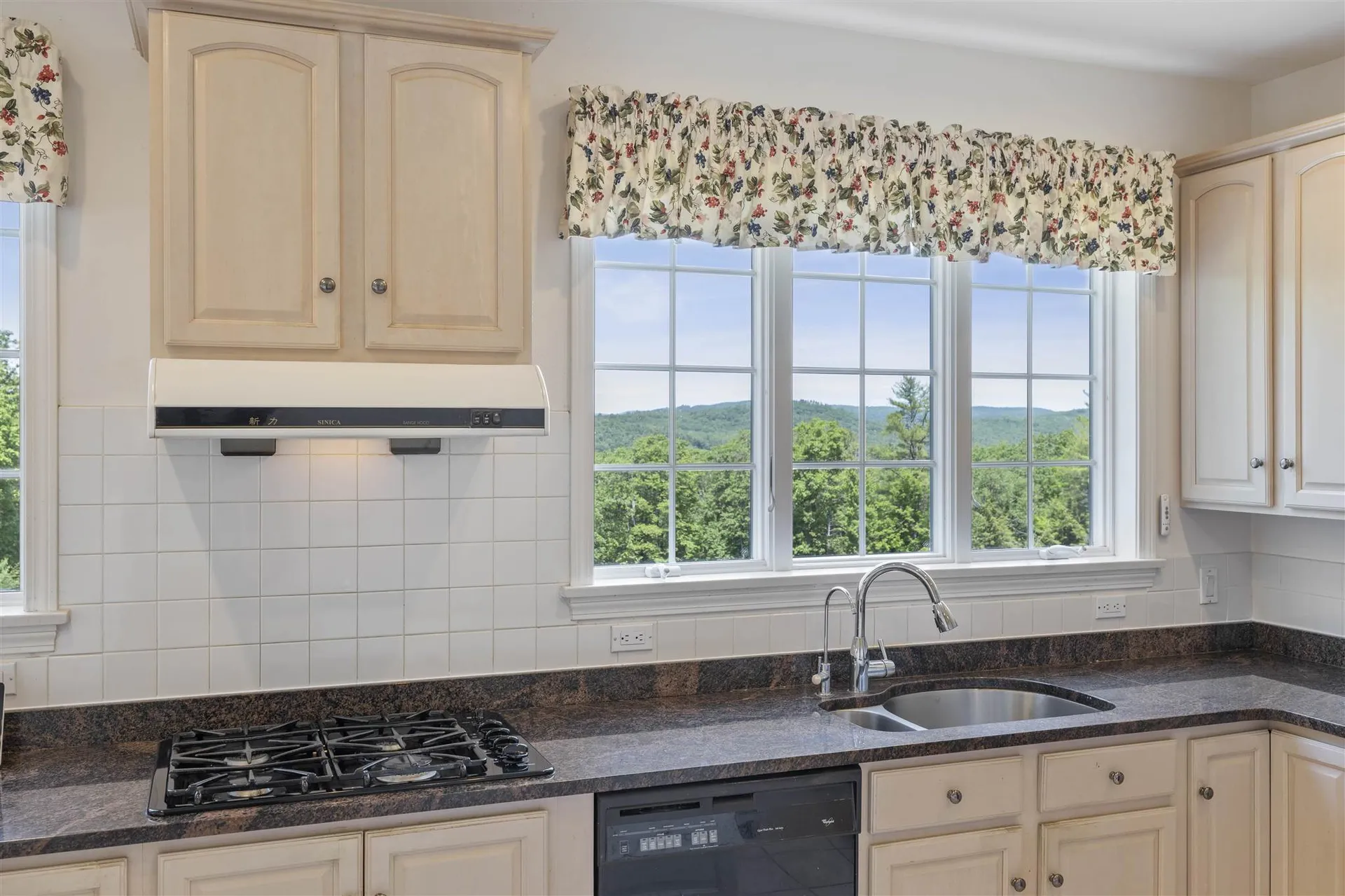 8 Heather Lane Hanover NH 03755