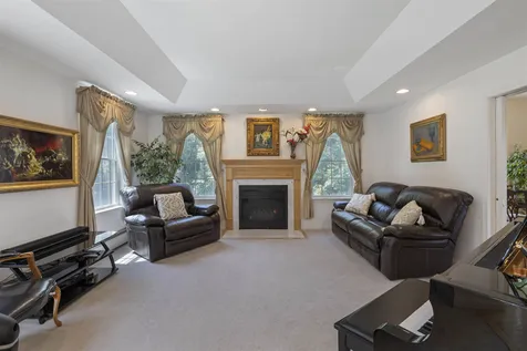 8 Heather Lane Hanover NH 03755