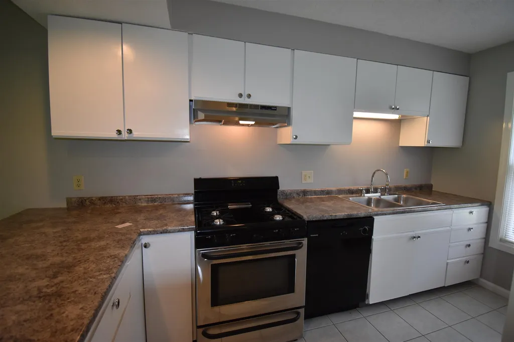 10 Merrill Place Enfield NH 03748