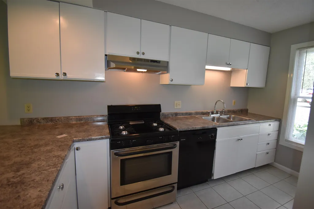 10 Merrill Place Enfield NH 03748