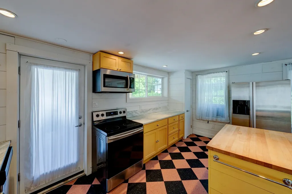 27 North Main Street Wallingford VT 05773