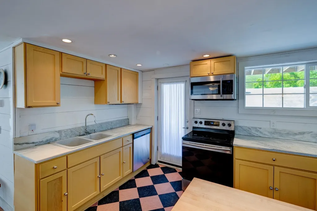 27 North Main Street Wallingford VT 05773