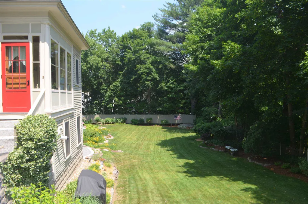 86 Maple Street Henniker NH 03242