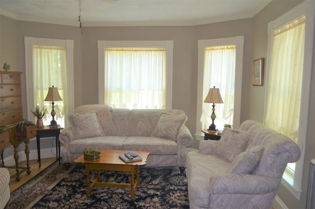 86 Maple Street Henniker NH 03242