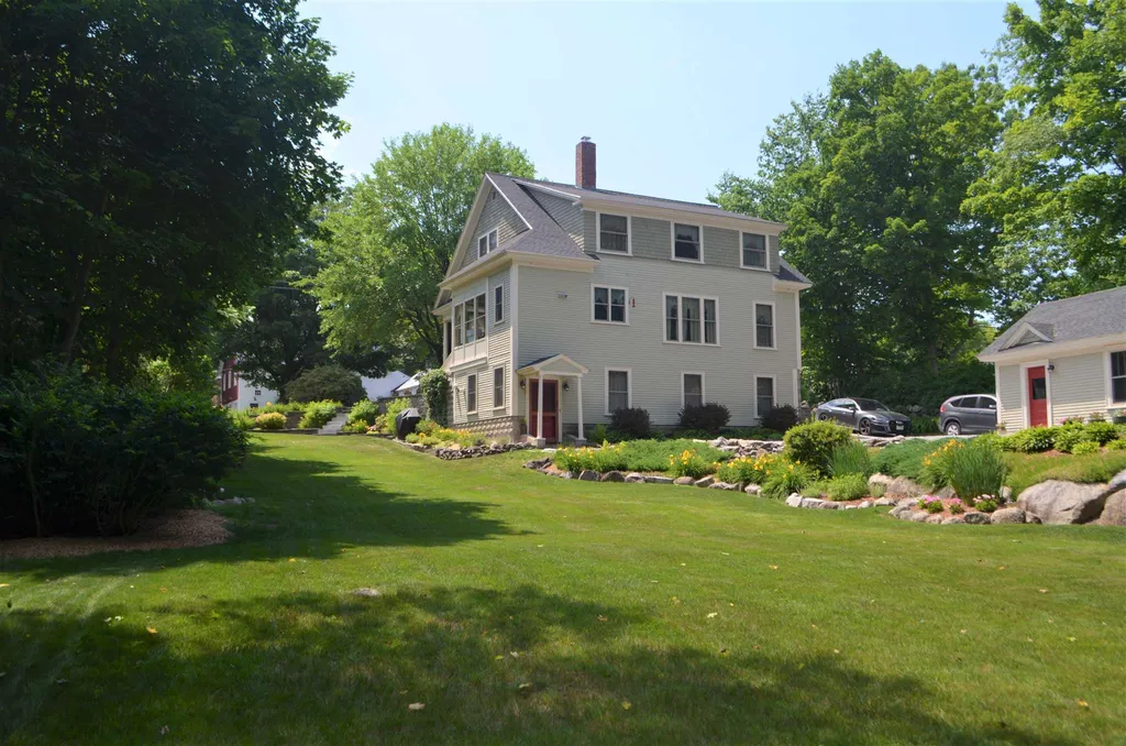 86 Maple Street Henniker NH 03242