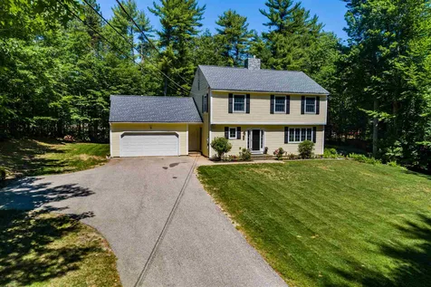 38 Friar Tuck Way Wolfeboro NH 03894