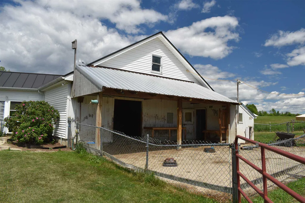 85 Lakeview Road South Hero VT 05486