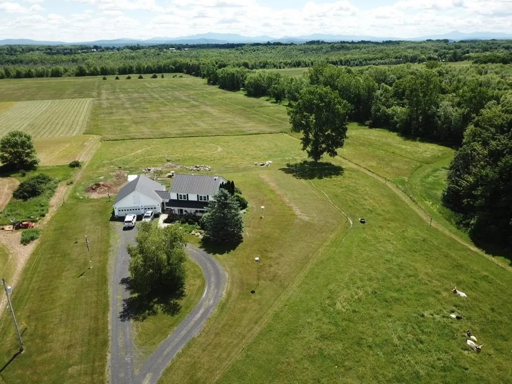 85 Lakeview Road South Hero VT 05486