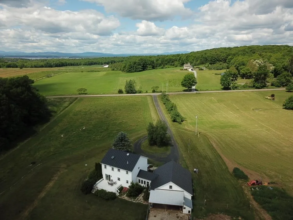 85 Lakeview Road South Hero VT 05486