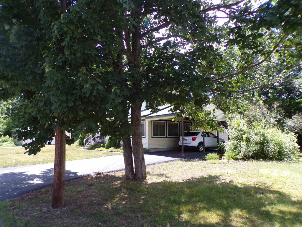18 Mill Street Gorham NH 03581