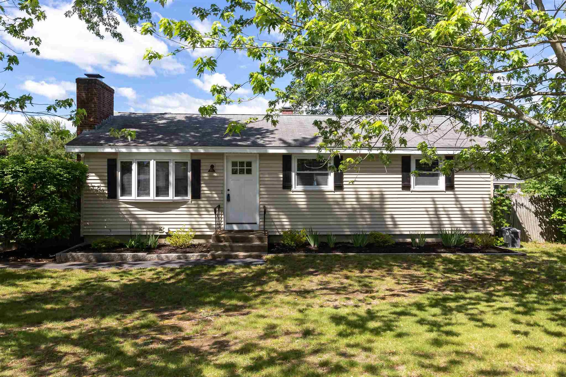 8 Woodgate Street Nashua NH 03063