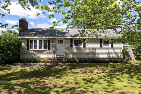 8 Woodgate Street Nashua NH 03063