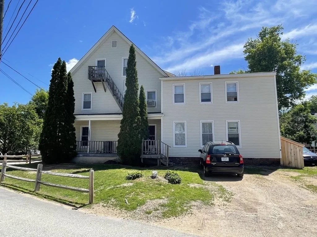 21 Cleveland Place Laconia NH 03246