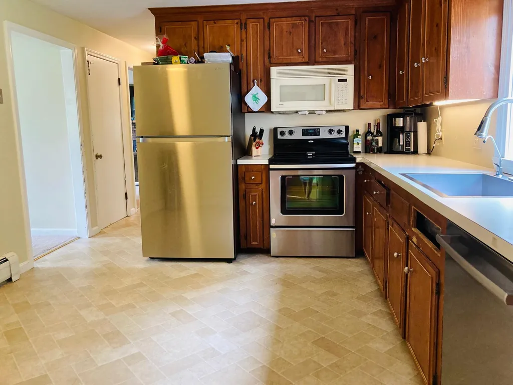 190 Winnicutt Road Stratham NH 03885