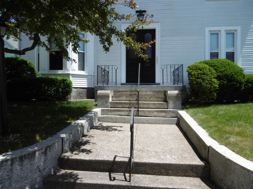 609 Beech Street Manchester NH 03104