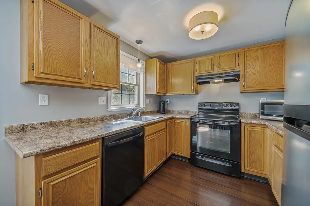 26 Sullivan Court Salem NH 03079