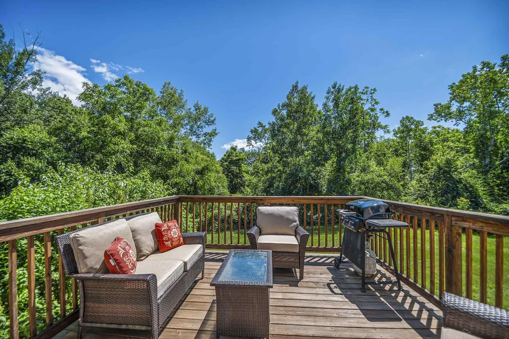 26 Sullivan Court Salem NH 03079