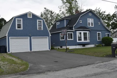 5 Robert Drive Nashua NH 03063