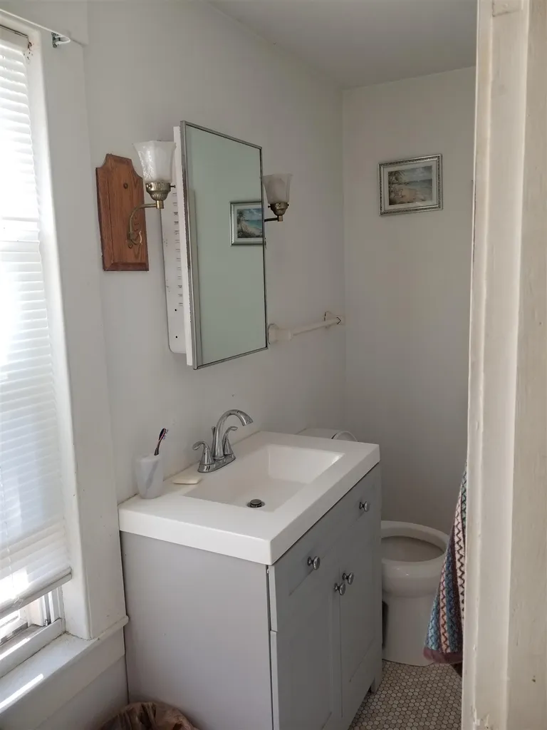 7 Holmes Street Nashua NH 03060