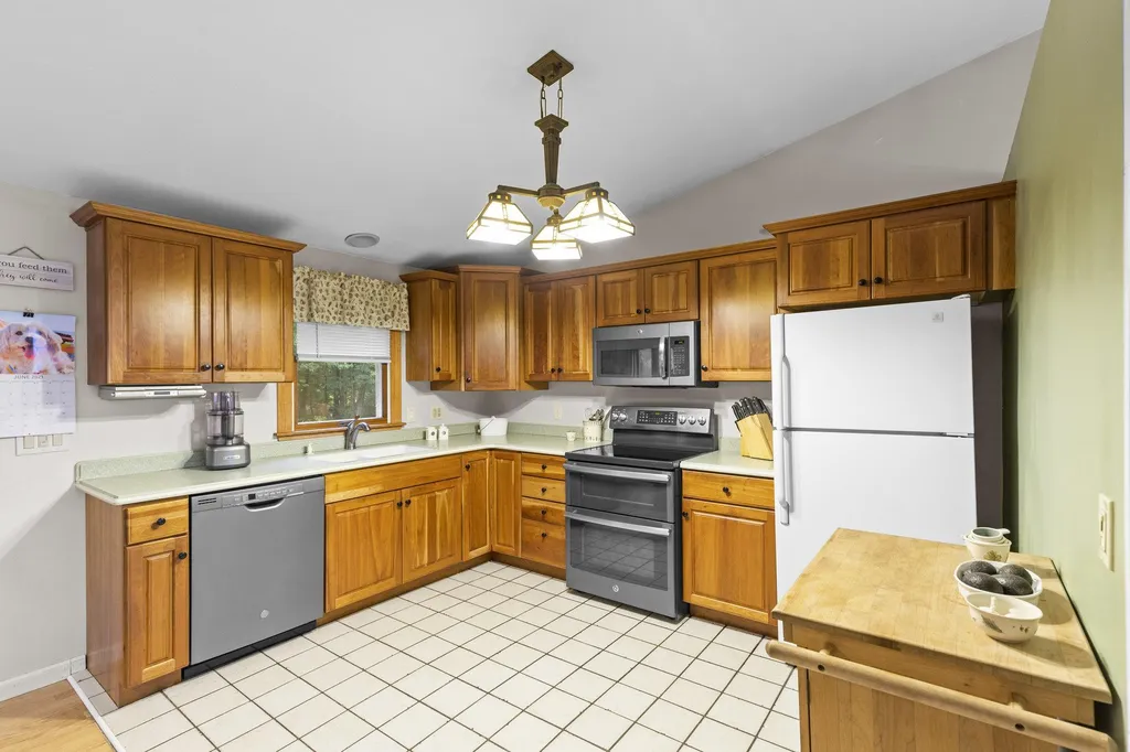 6 Hickory Lane Rochester NH 03867