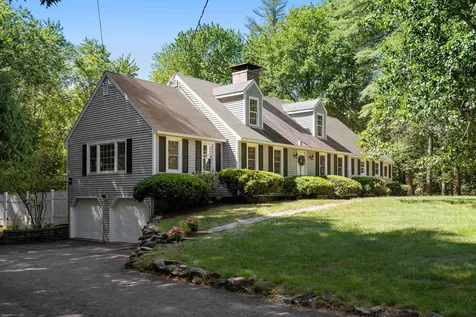 3 Carriage Lane Bedford NH 03110