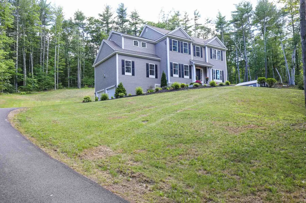 114 Bunker Hill Road Auburn NH 03032