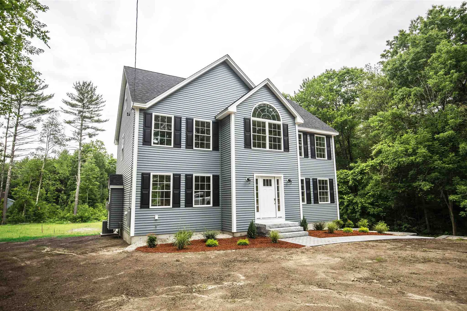 2 Pine Street Londonderry NH 03053