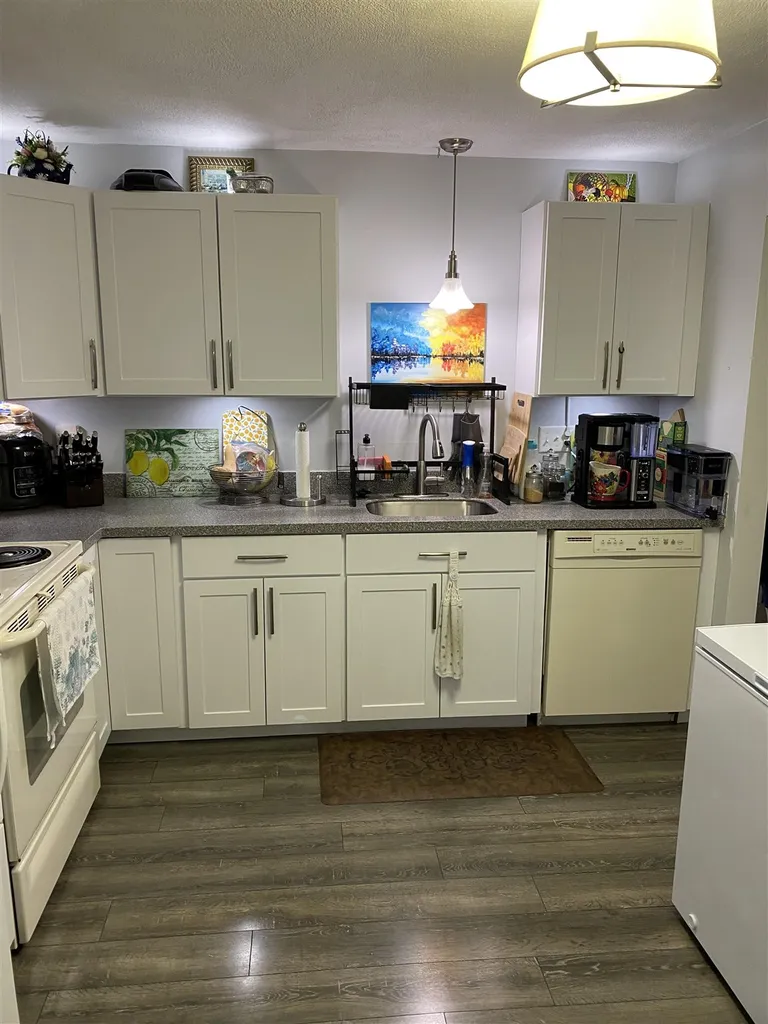 4 Heritage Village Drive Nashua NH 03062