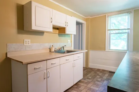 1292 Mammoth Road Pelham NH 03076
