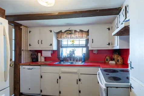 1292 Mammoth Road Pelham NH 03076
