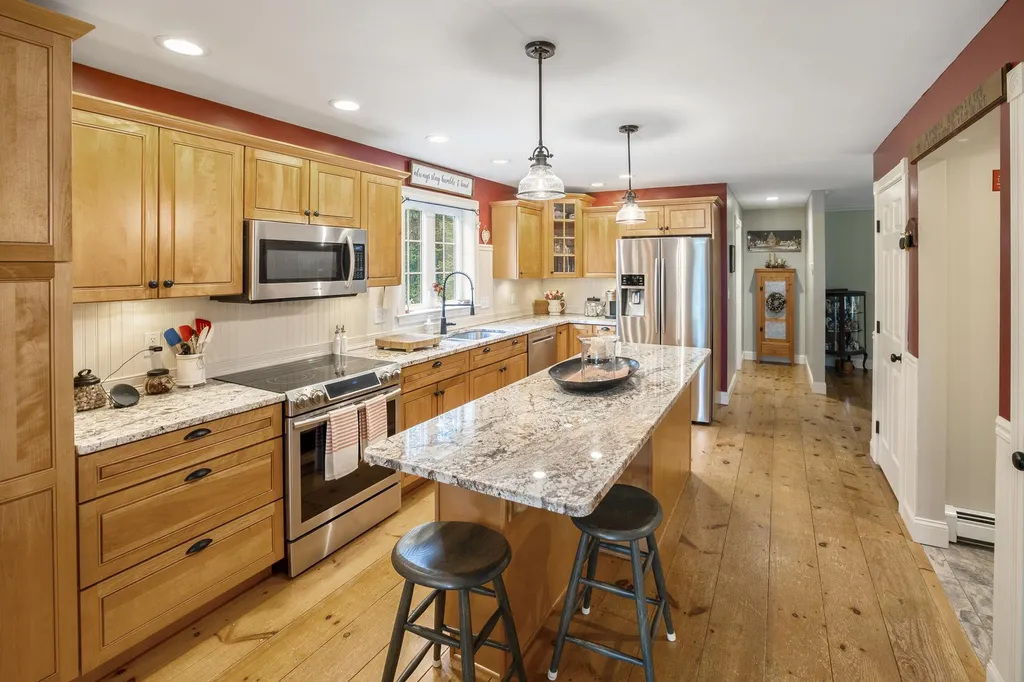113 Laurel Lane New Boston NH 03070