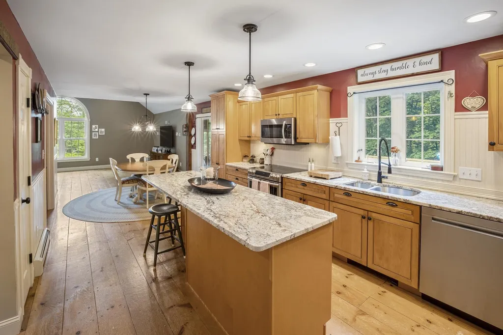 113 Laurel Lane New Boston NH 03070