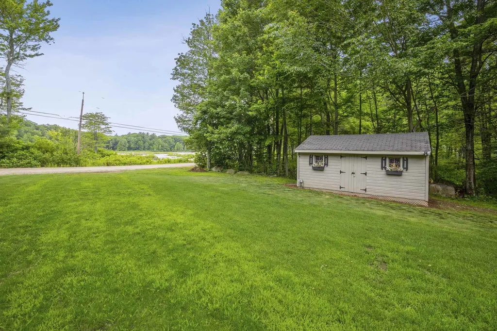113 Laurel Lane New Boston NH 03070