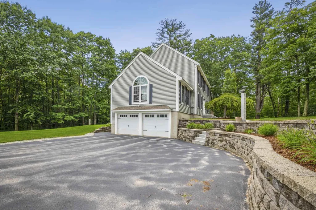 113 Laurel Lane New Boston NH 03070