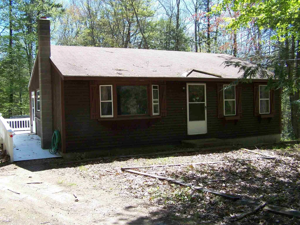39 John Street Raymond NH 03077