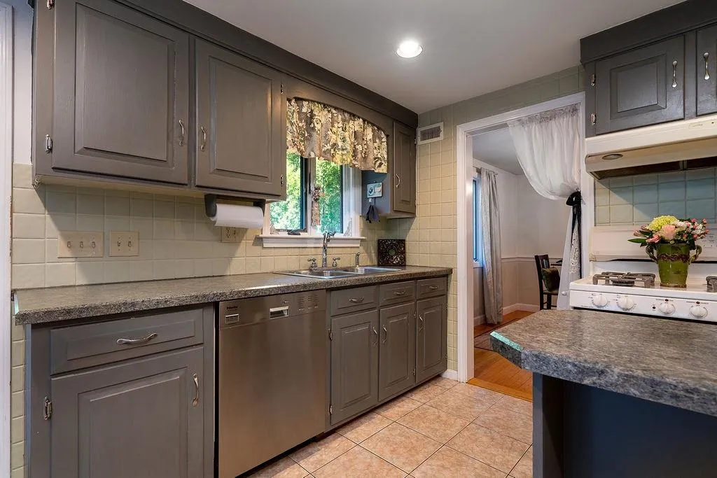 258 Shore Drive Salem NH 03079