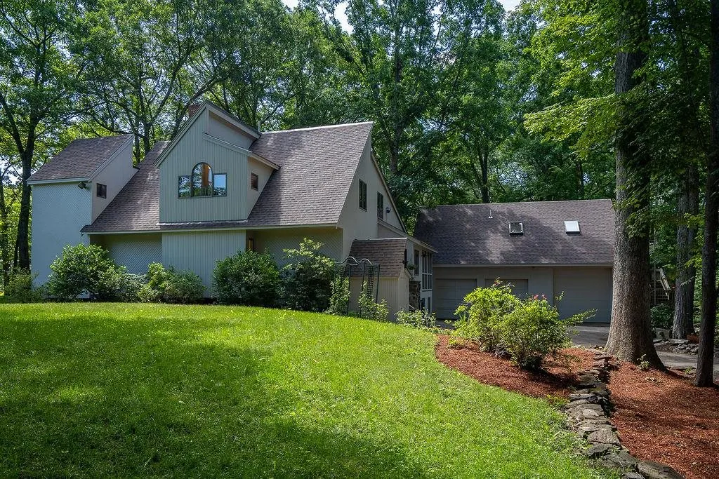 258 Shore Drive Salem NH 03079