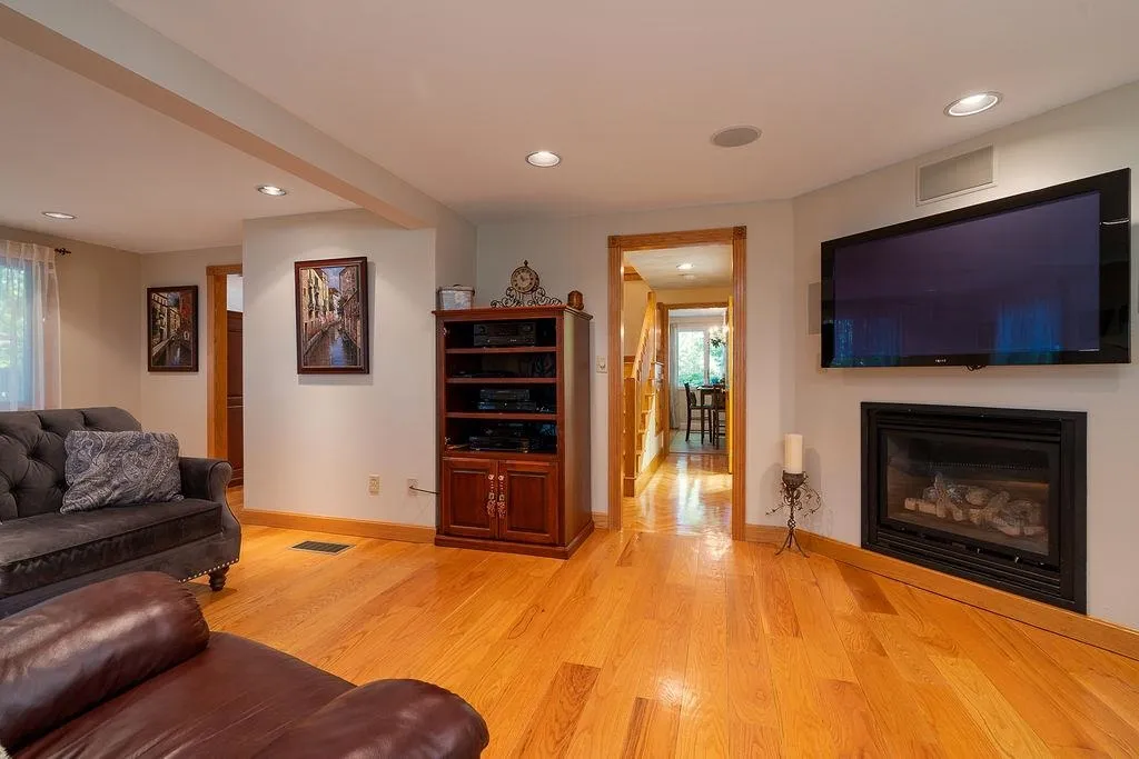 258 Shore Drive Salem NH 03079