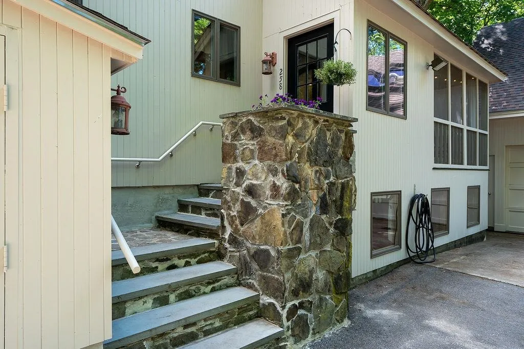 258 Shore Drive Salem NH 03079