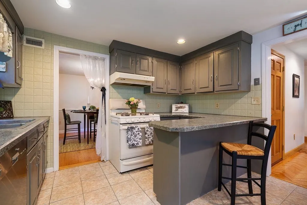 258 Shore Drive Salem NH 03079