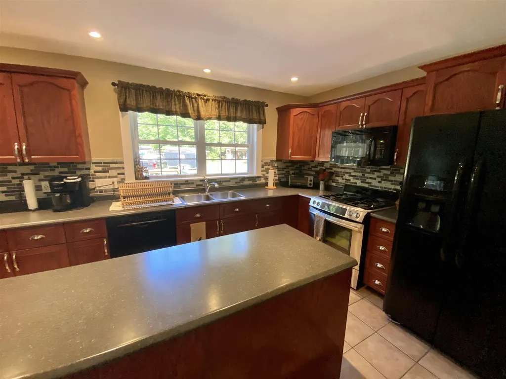 24 Grannis Street Claremont NH 03743