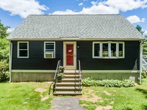 6 Blueberry Hill Road Raymond NH 03077