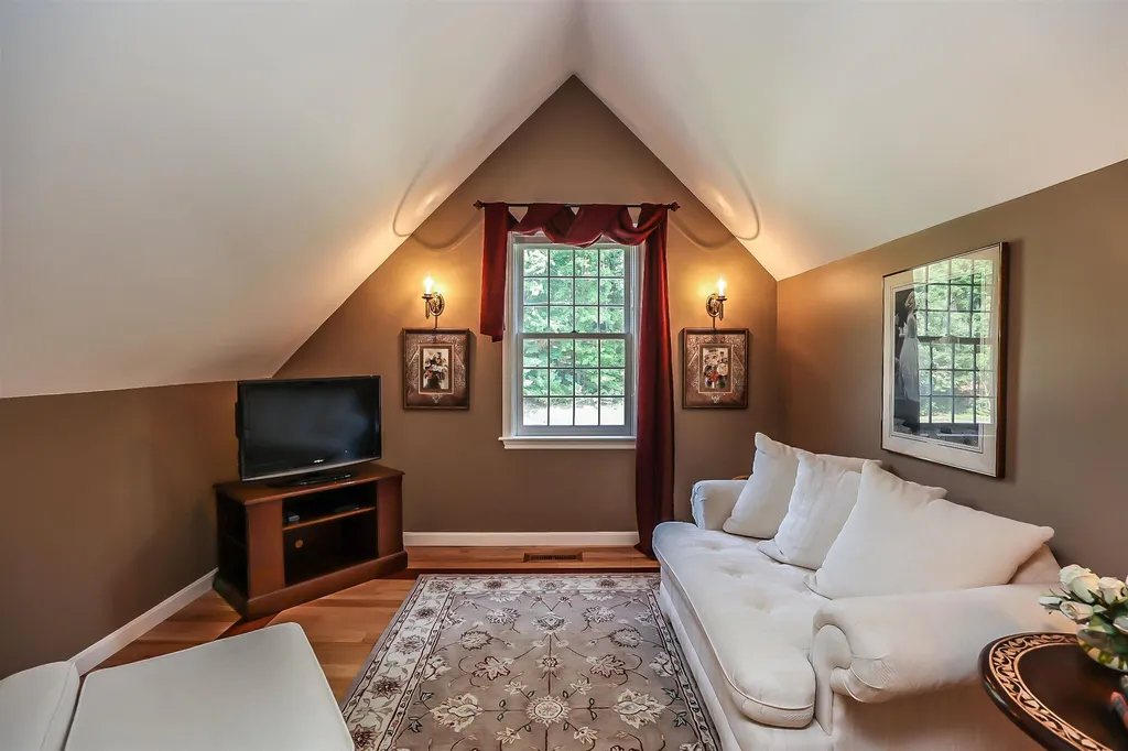349 Whitford Street Manchester NH 03104