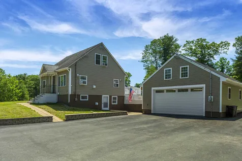 179 Bluff Street Salem NH 03079
